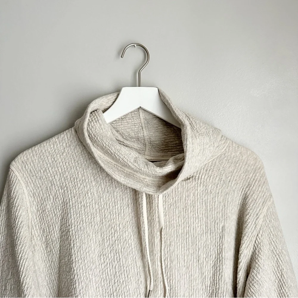 Lululemon Retreat Yourself Pullover
Heathered Light Ivory - Picture 4 of 8